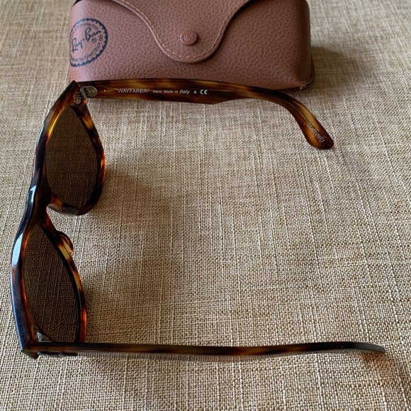 Ray-Ban Wayfarer Classic - Picture 2 of 4